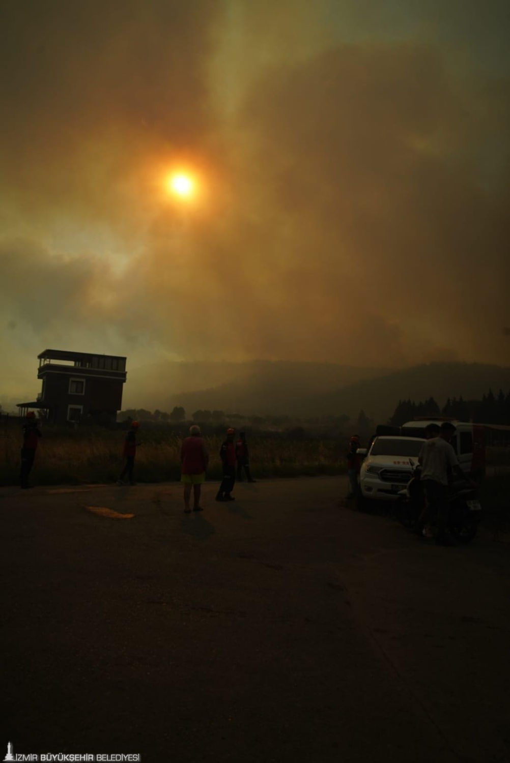 Menderes ve Seferihisar'da orman yangını
